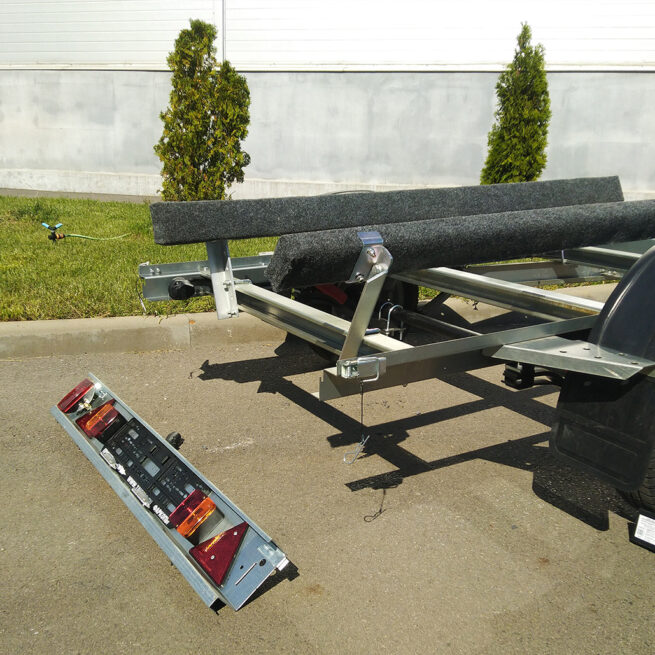 Автомобильный прицеп ДОН В3618